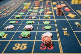 Pengguna membaca syarat bonus